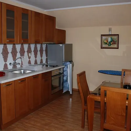 Апарт-отель Elizabeth Beach 3*